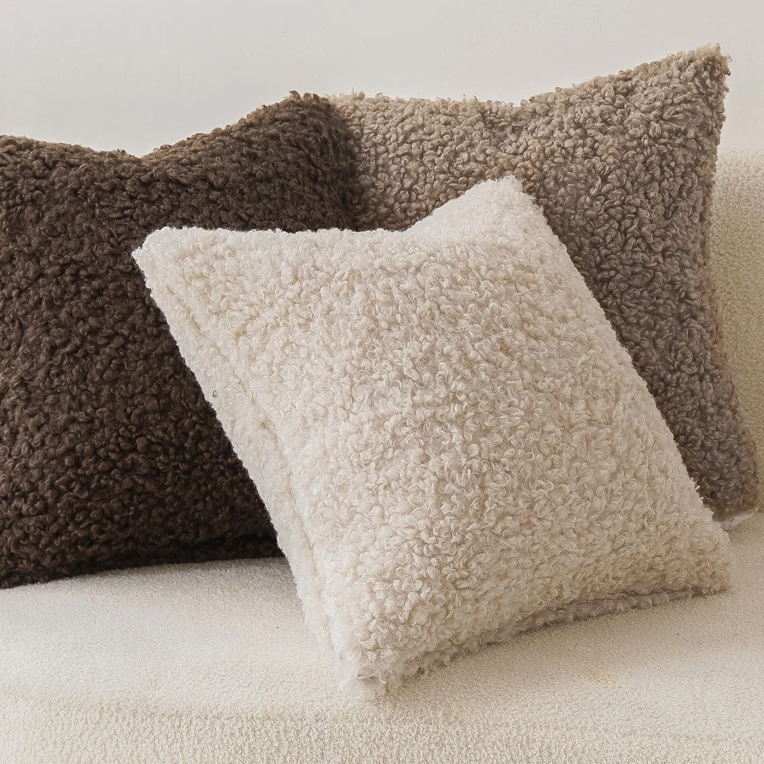 Foindtower 2 Pieces 22x22 Inch Khaki, Faux Fur Throw Pillow Cover Accent Sherpa Pillow Fuzzy Soft Pillowcases Sheepskin Decorative Fleece Cushion Case for Bed Couch Living Room