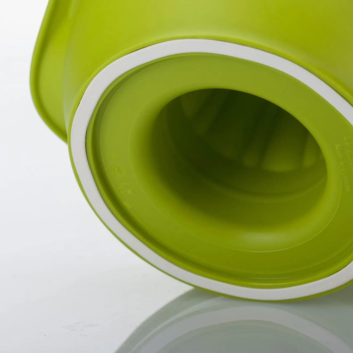 Westmark 2 Citrus Juice Presses with Container, Diameter: 18.7 cm, Capacity: 0.5 litres, Plastic, Limetta, Apple Green, 309122Ea